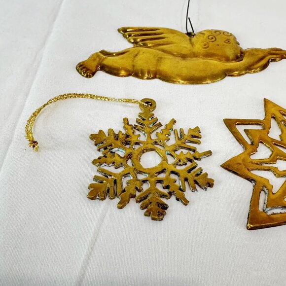 Vintage Lot Of One Dept. 56 Brass Cherub & Two Snowflake Christmas Ornaments - Picture 3 of 5